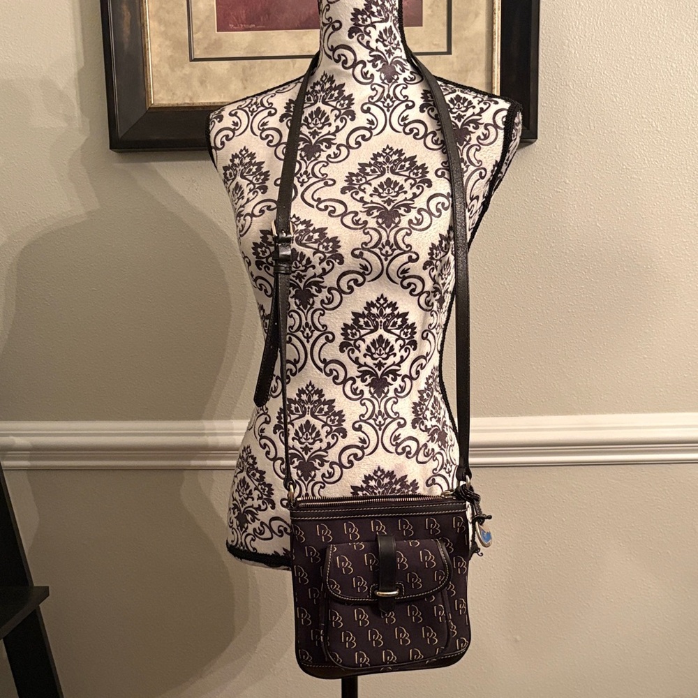 Elegant Vintage Donney & Bourke Black Crossbody Bag